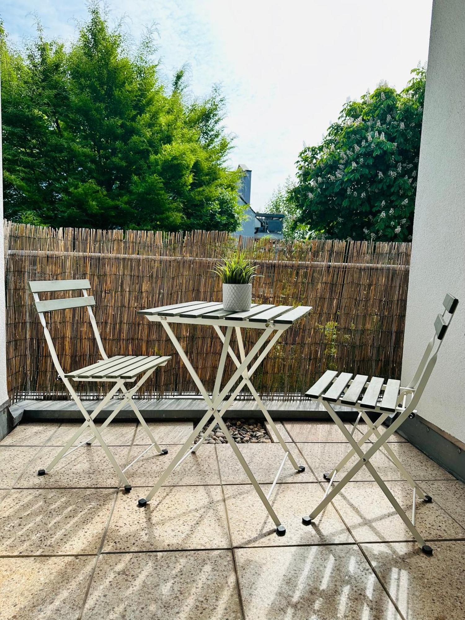 Gemuetliches 1R Apartment Mit Balkon, Parking, Tv Streaming Maagdenburg Buitenkant foto