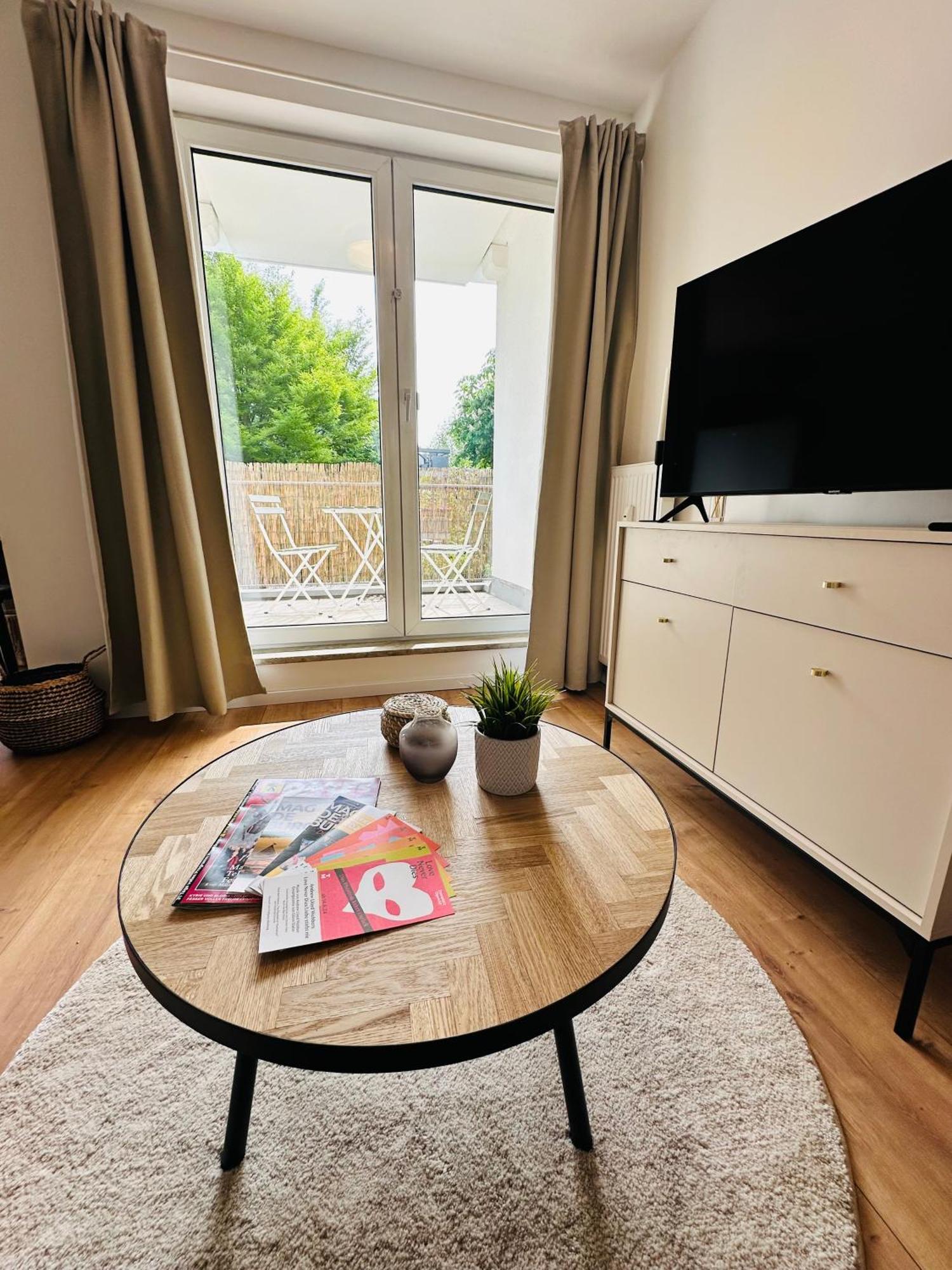 Gemuetliches 1R Apartment Mit Balkon, Parking, Tv Streaming Maagdenburg Buitenkant foto