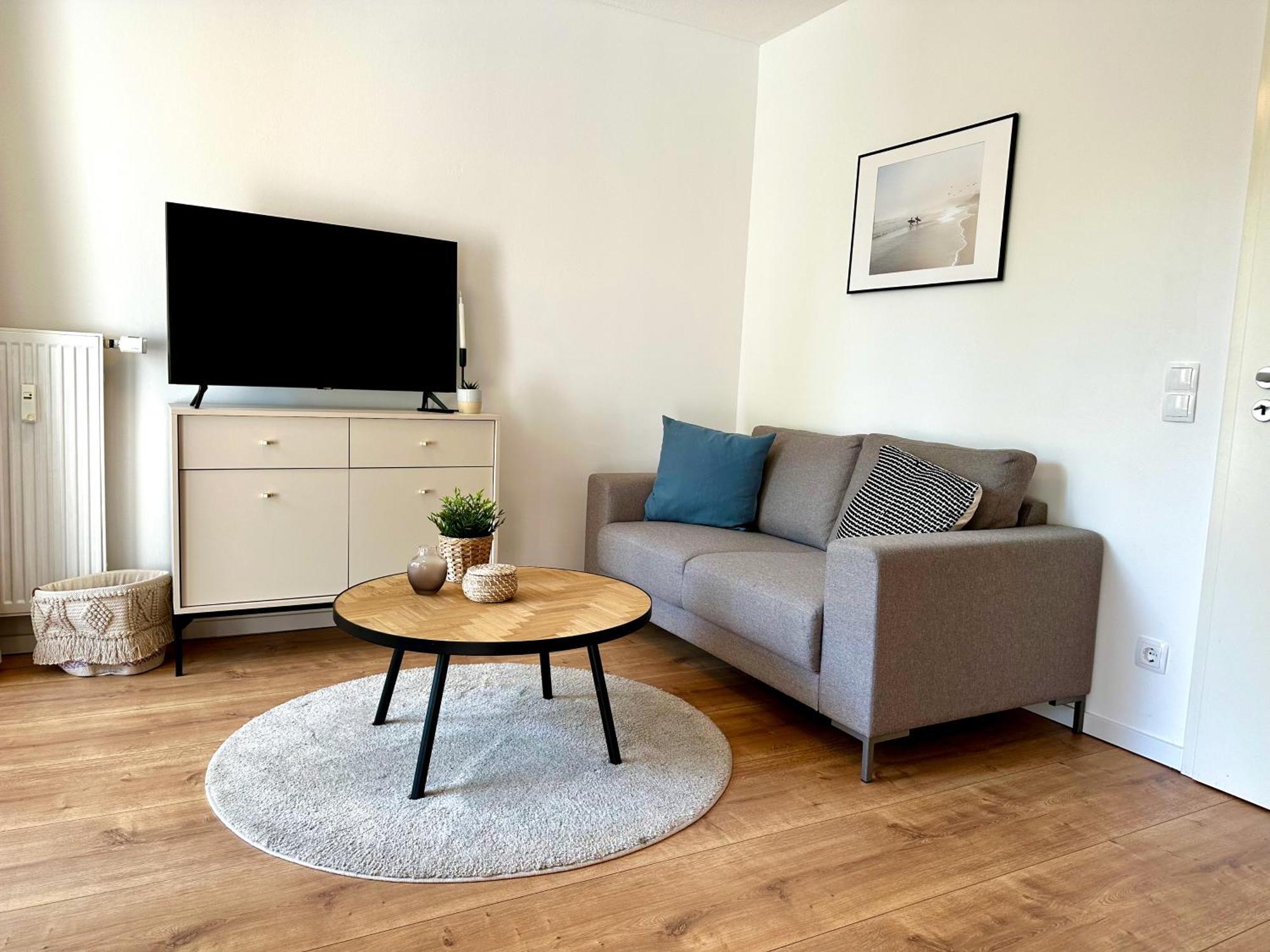 Gemuetliches 1R Apartment Mit Balkon, Parking, Tv Streaming Maagdenburg Buitenkant foto