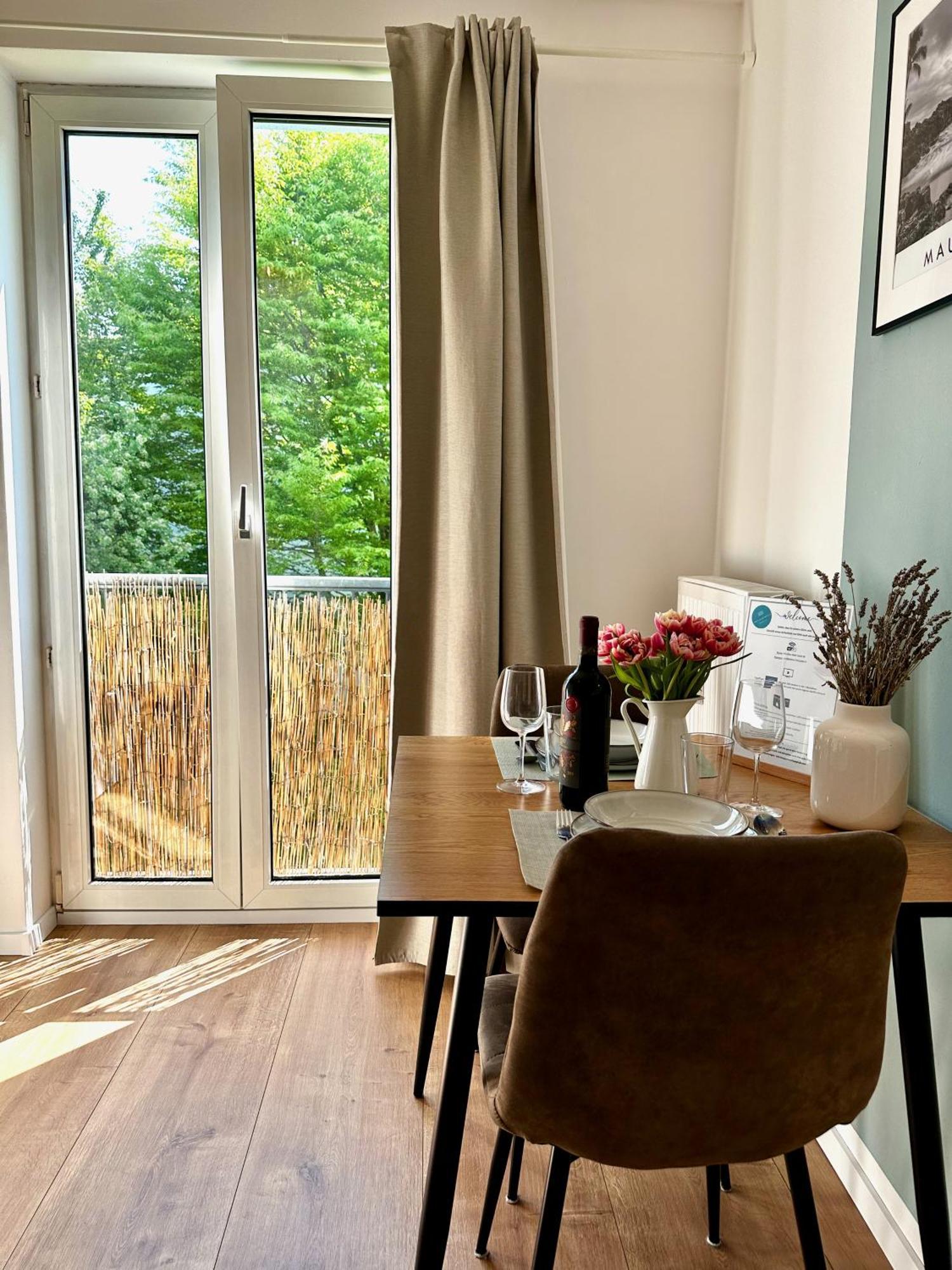 Gemuetliches 1R Apartment Mit Balkon, Parking, Tv Streaming Maagdenburg Buitenkant foto